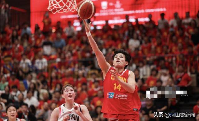 爱游戏游戏接入平台莱万多夫斯基在FPX比赛中出色防守，险胜引发热议！