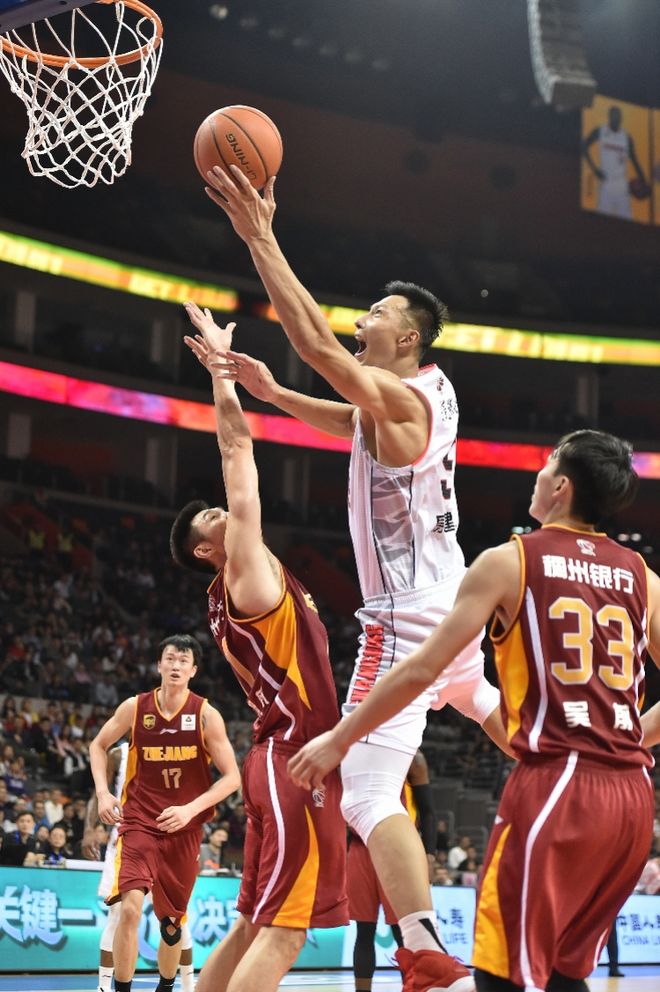 爱游戏开发者中心华盛顿奇才训练开放日；今夜伤情更新引欢呼；CBA常规赛在即；赛程密集仍需轮换的简单介绍